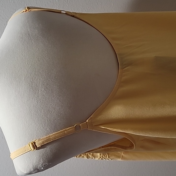 TORRID YELLOW TANK TOP EMBROIDERED EYELET CAMISOLE SLEEVELESS V NECK BLOUSE 1X - Picture 6 of 12